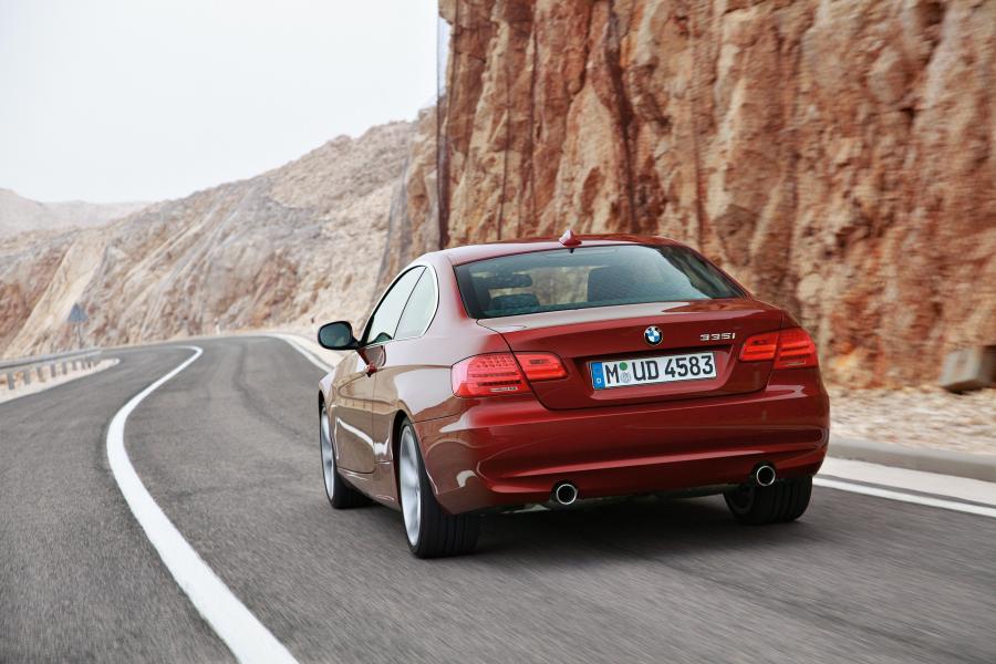  BMW 3-Series Coupe 2011 года  (фото 20 из 24)